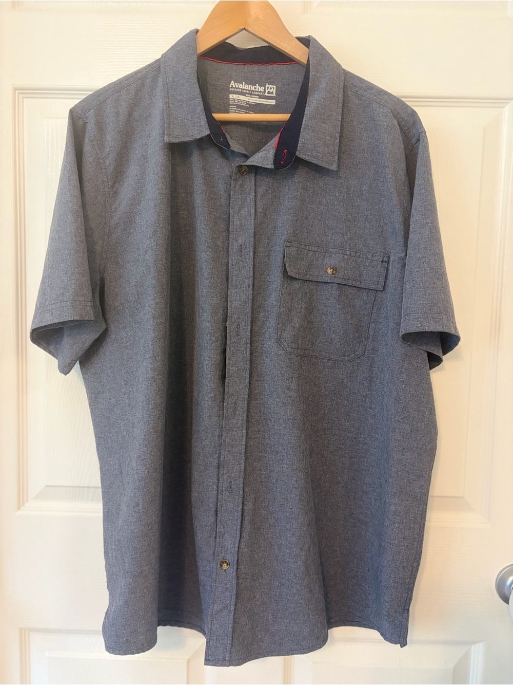 Avalanche men’s Short-Sleeve Button-Up Shirt  size XL